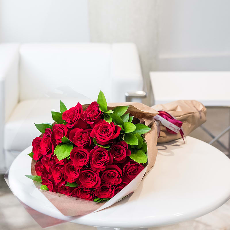 Two Dozen Long Stem Roses Wrapped Bouquet In Los Angeles Ca Sonny Alexander Flowers