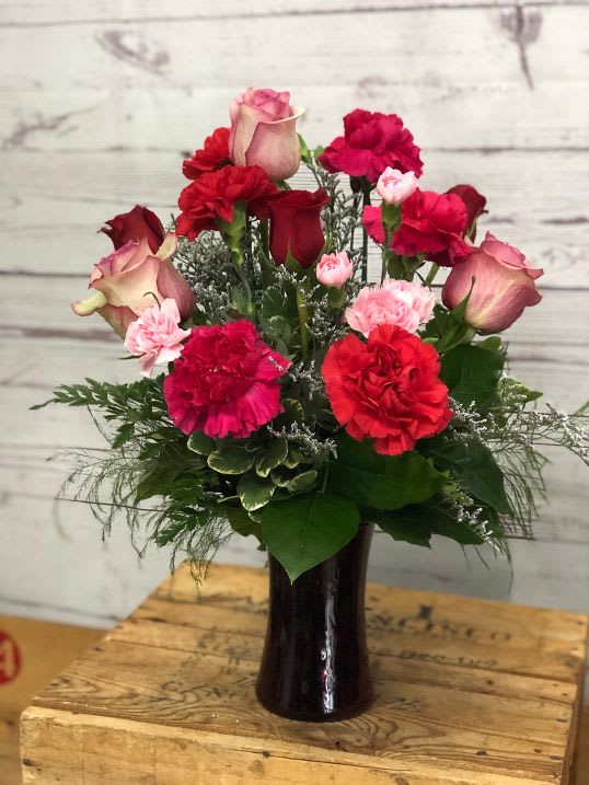 Super Sweet Vased Carnations Roses In Edwardsville Il Goff And Dittman Florists