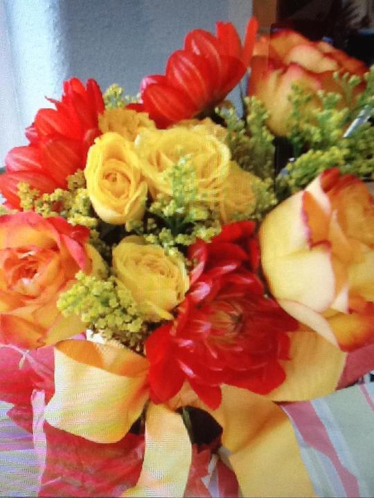 refreshion refreshion - mix circus roses, dahlia and refreshing mix flowers bouquet
