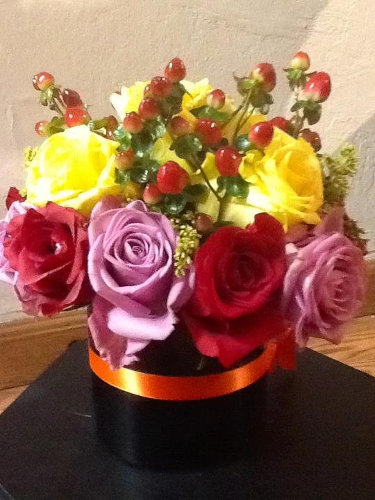 Candice - Mix roses arrangement 