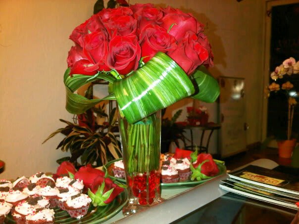Simply RED - 2 dozen of red roses with a simple cute design by us 
