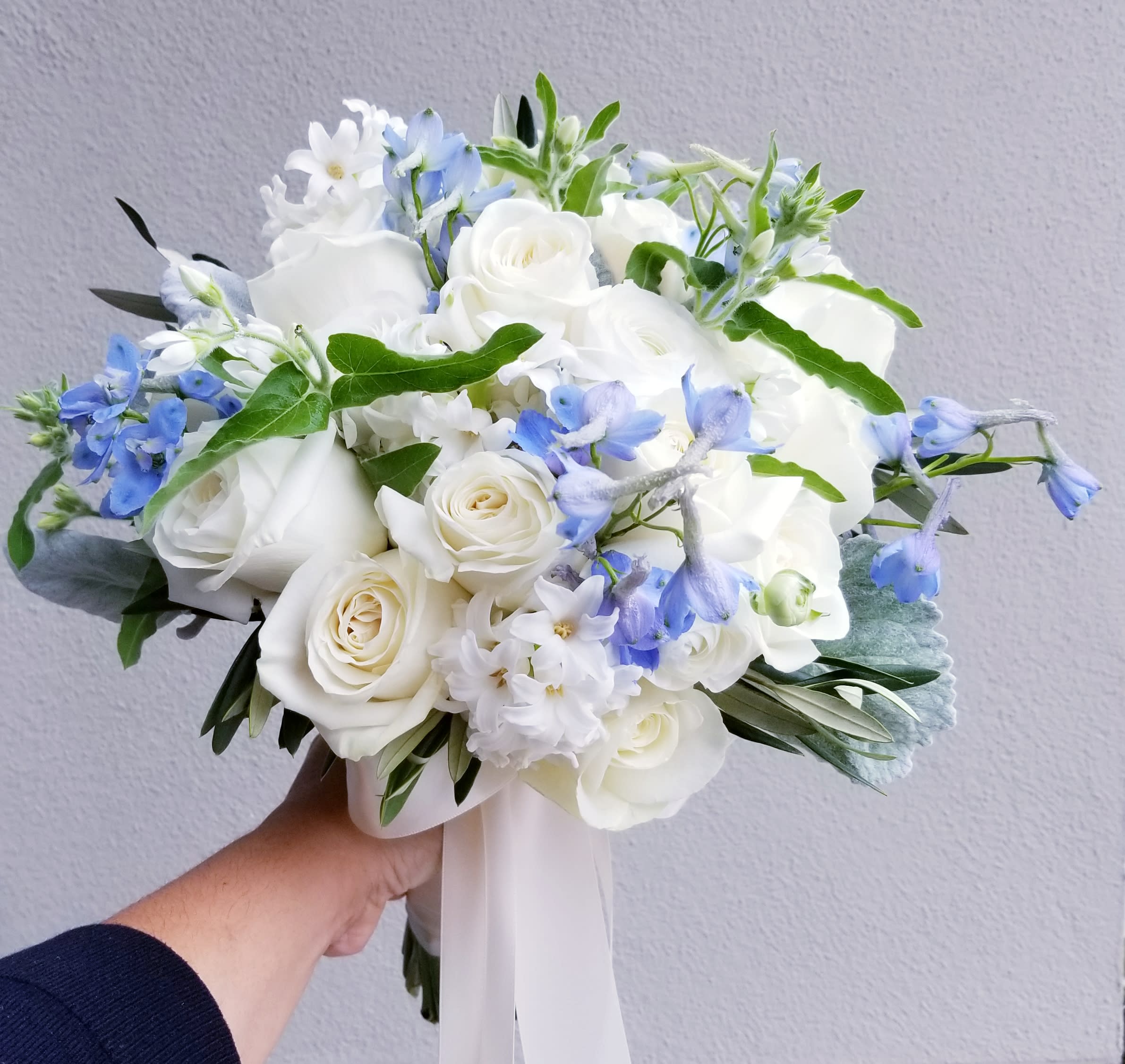 Blue delphinium bouquet clearance