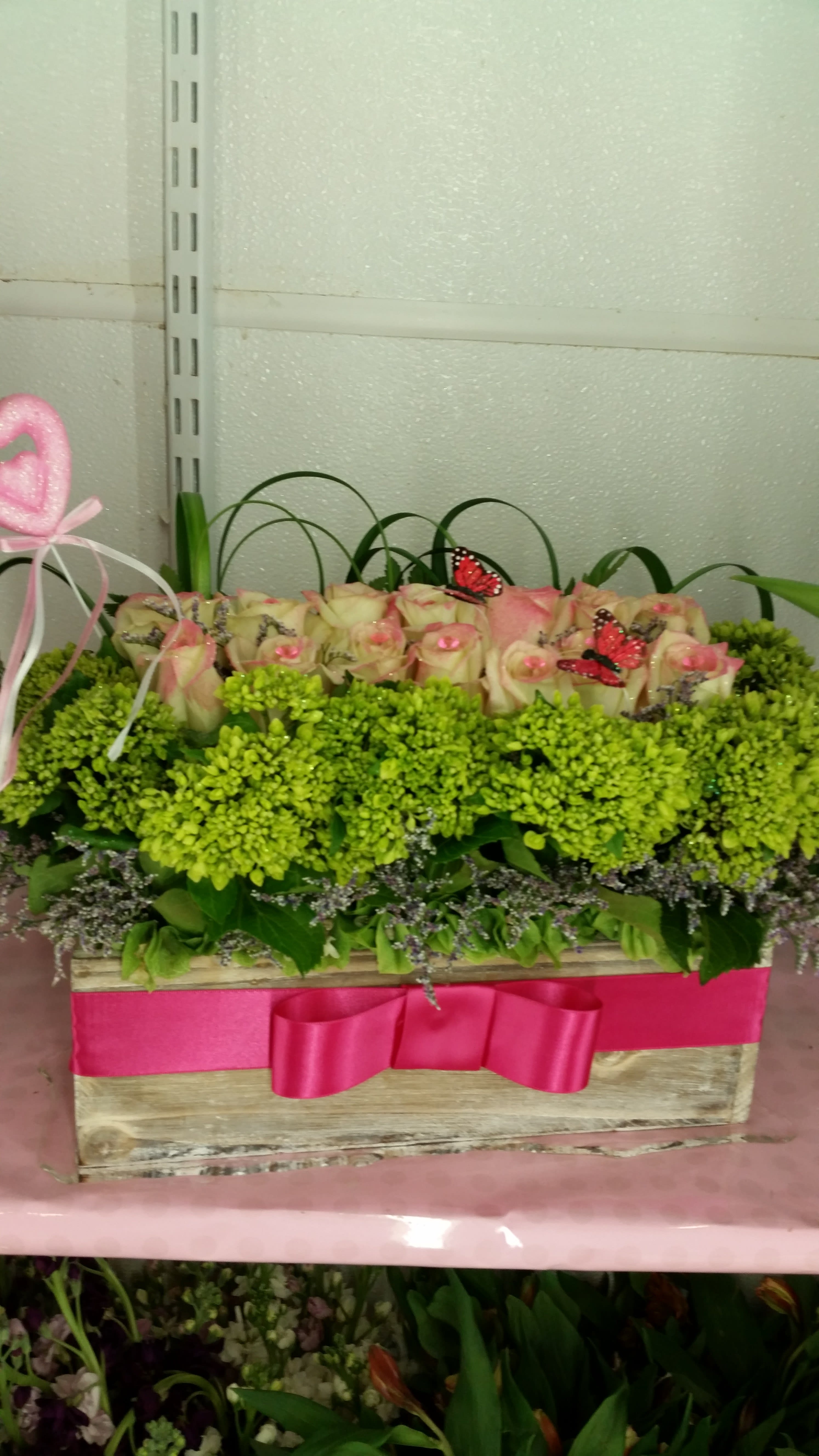 box with roses - green hydrangeas, pink roses, lily grass and butterflies.
