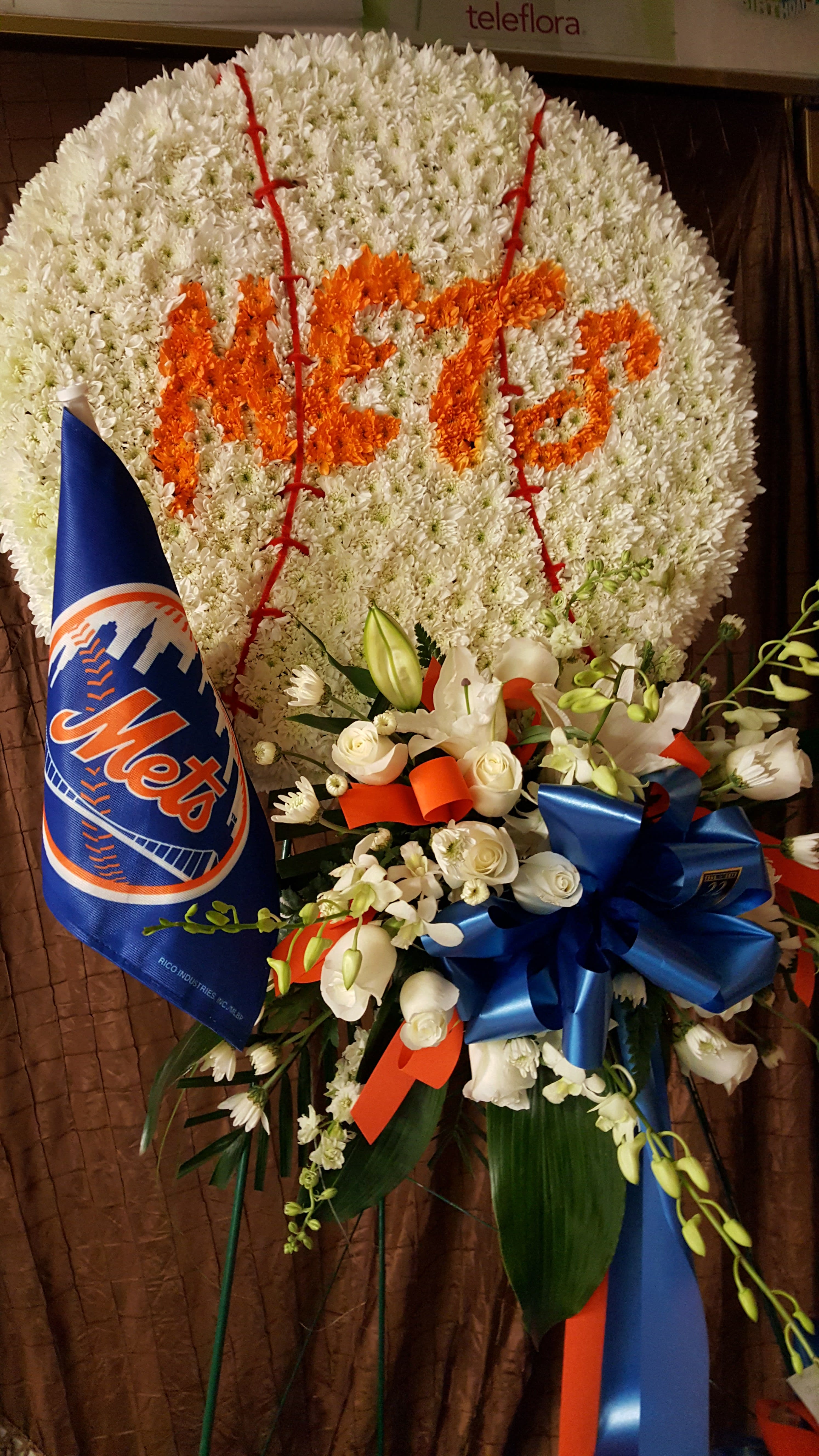 mets mets - white daisies, white roses