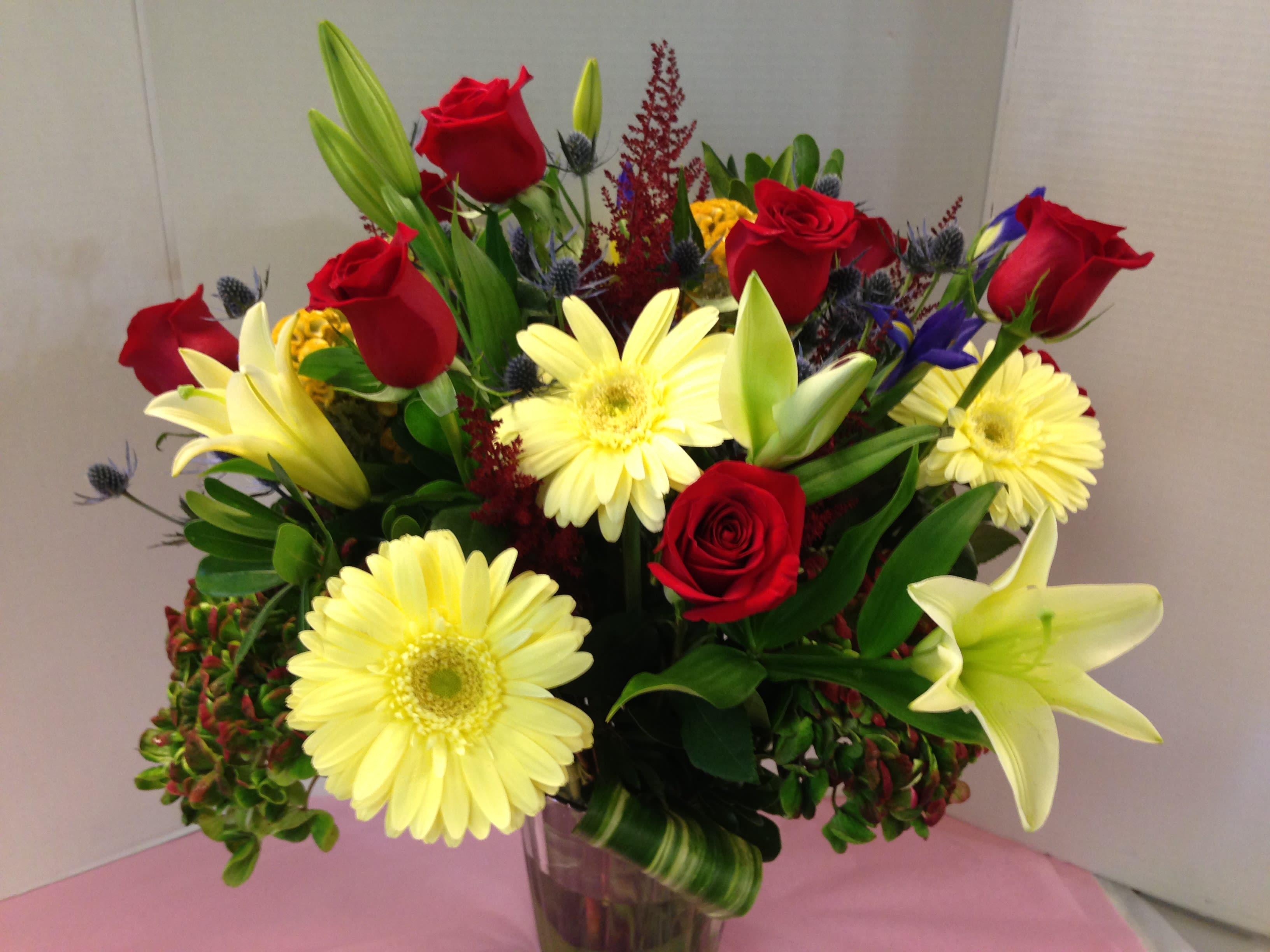 Red & Yellow Arrangements in Bedminster, NJ | Blooms at the Hills Florist