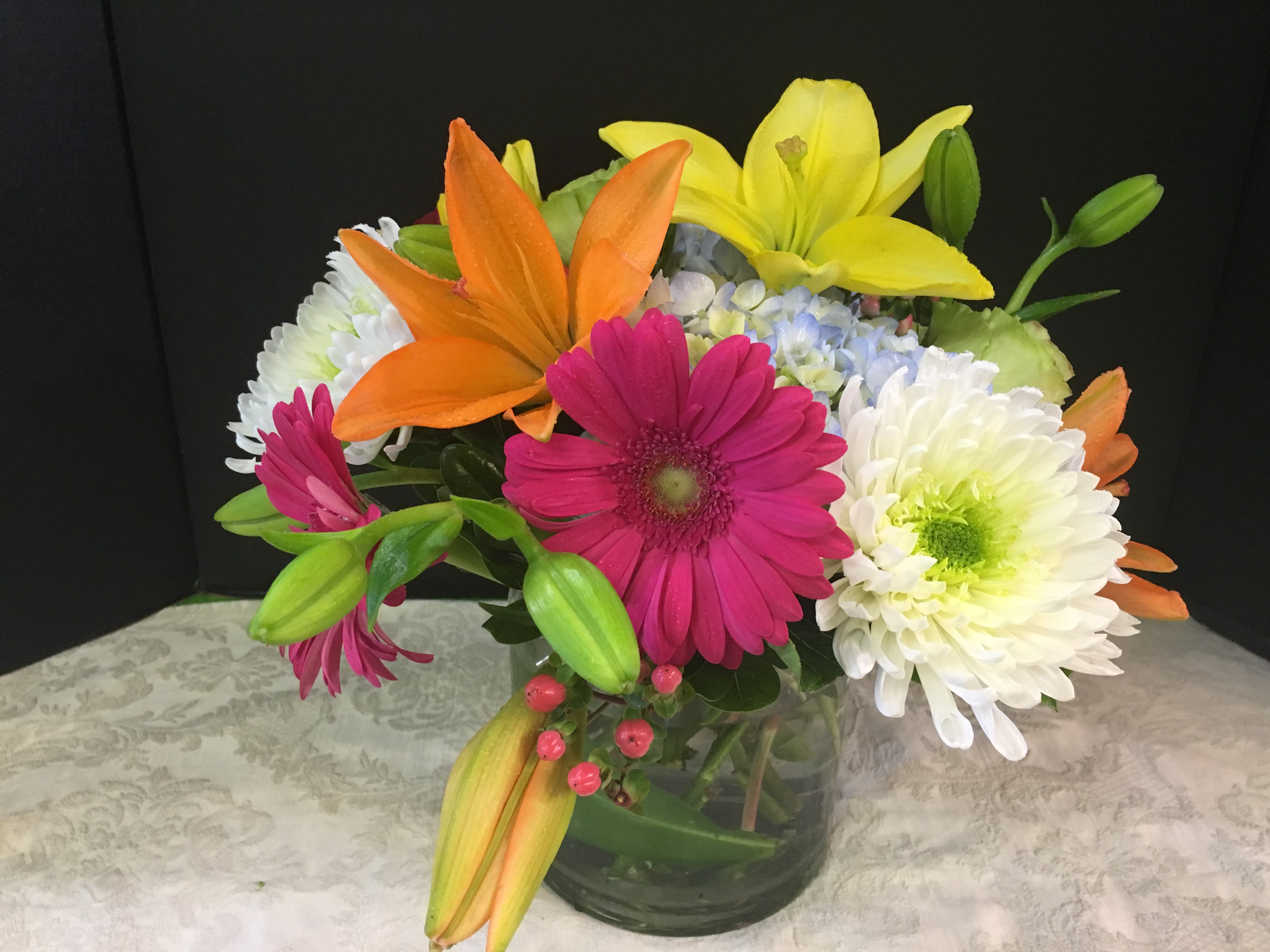 A Cute Arrangement in Bedminster, NJ Blooms at the Hills
