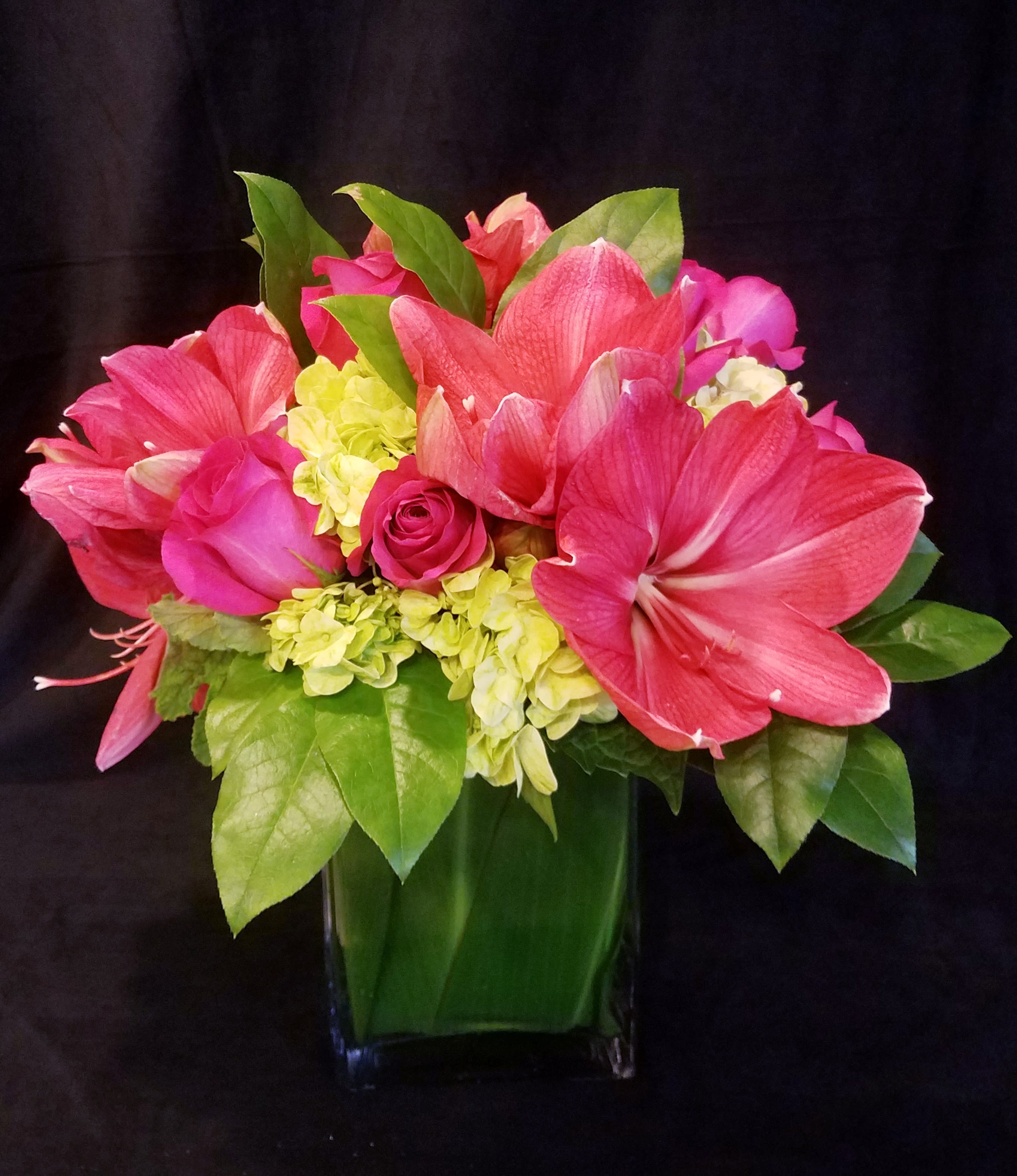 Heaven scent - Amaryllis and hot pink roses and green hydranges