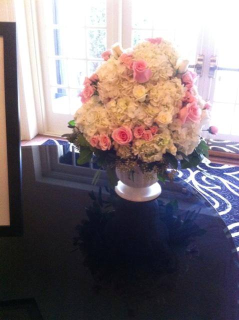big centerpiece big centerpiece - big centerpiece of white pinks and creamy colors great for all events