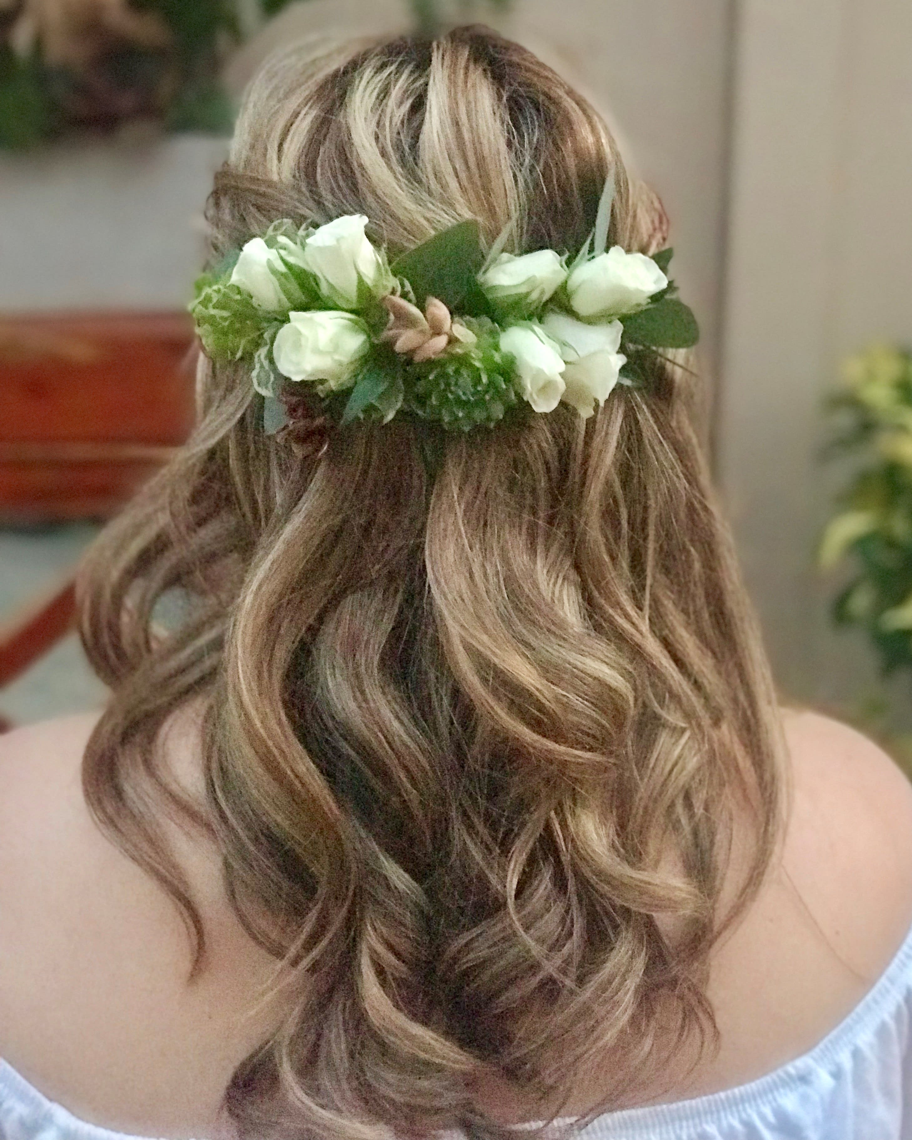 Wonder White - In this flower crown it has white roses and succulents to represent its elegance in style.