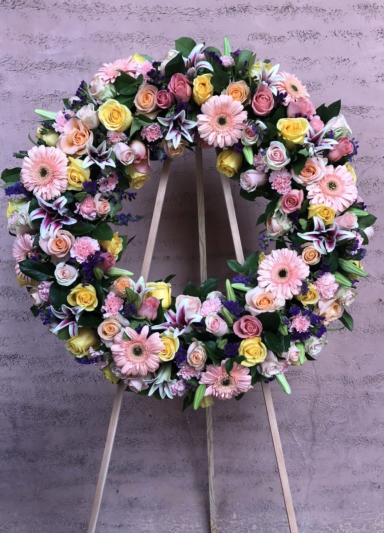 Spring Time Large wreath Spring Time Large wreath - Pink roses, yellow roses, pink carnations, lilies, lemon leaves Gerber daisy and more
