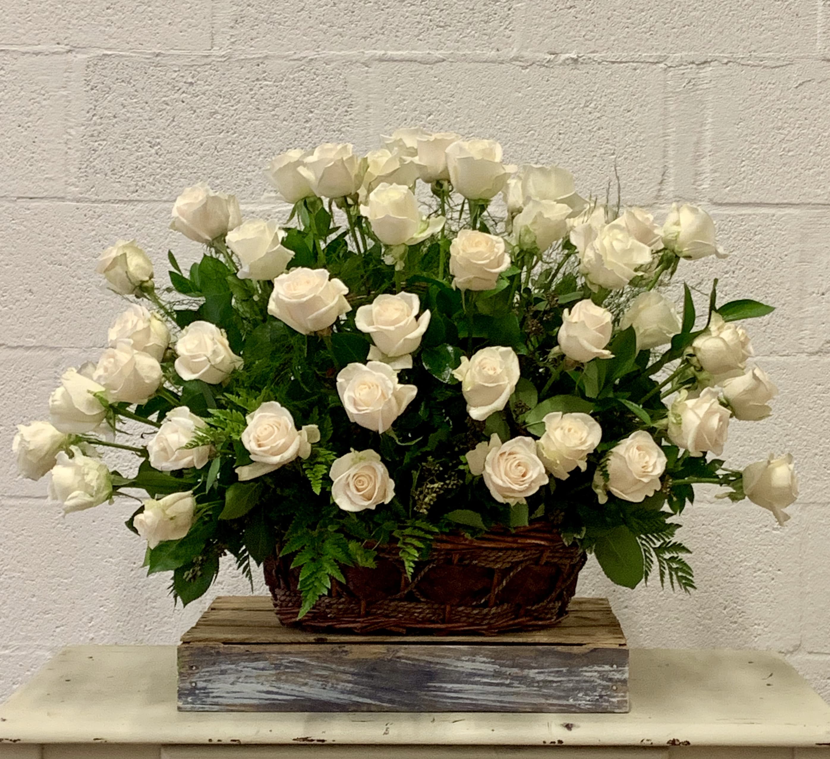 BOUNTIFUL ROSE BASKET in Coral Gables, FL Isa Entreflores