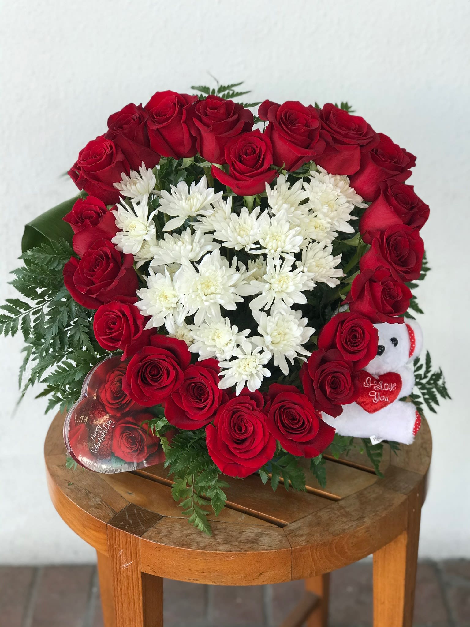 roses in the shape of a bear