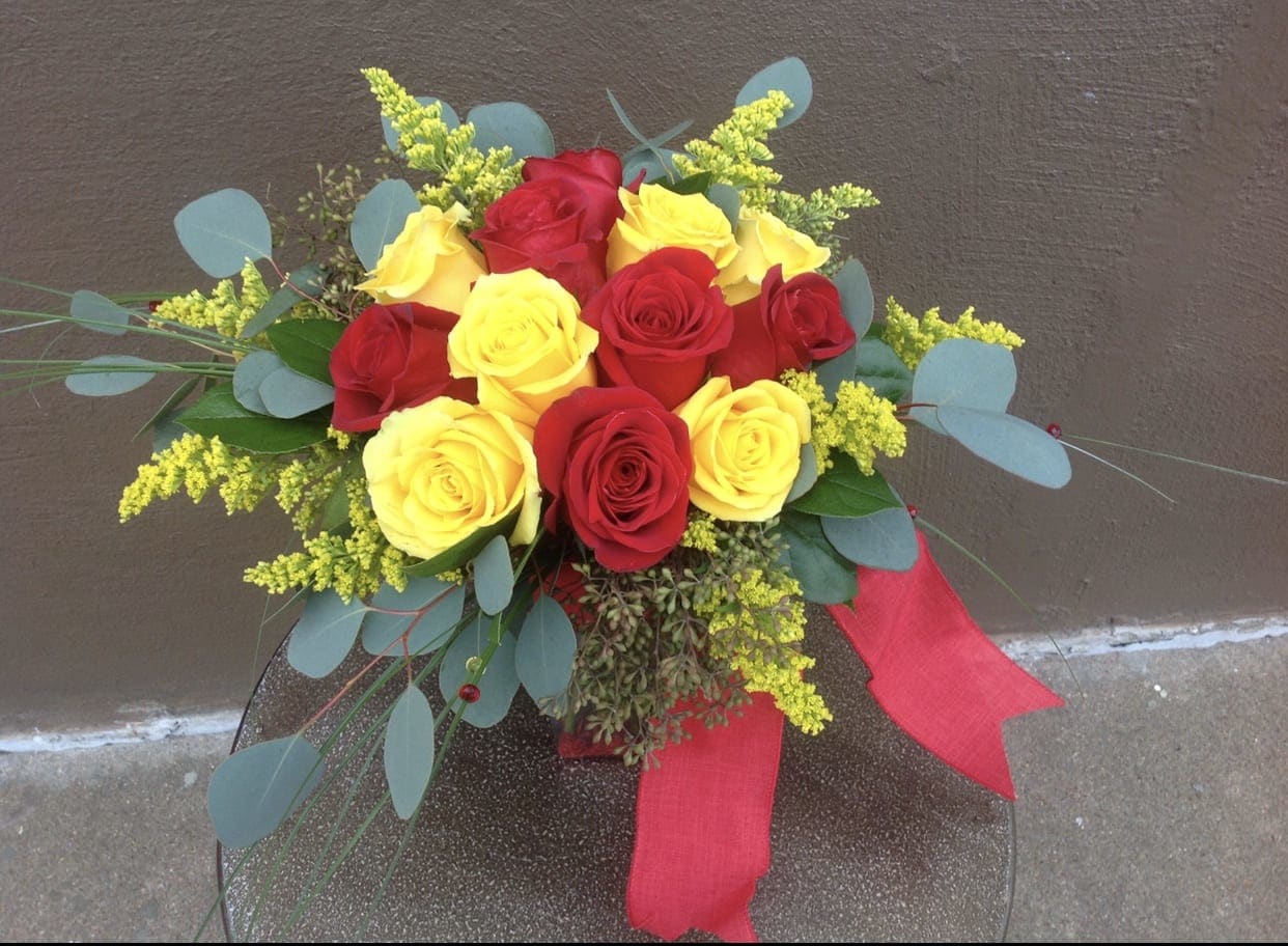 KC Chiefs Dozen Roses in Hutchinson, KS Absolutely Flowers