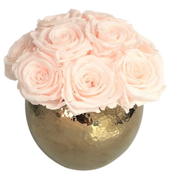 Medieval Beauty By Sandy - What are everlasting roses? The stabilisation of roses is very popular these days. The application of this process already started in the nineteen eighties and has become increasingly modernised since then. The latest techniques ensure that fresh roses last for more than several years and in many colours. Everlasting roses are real roses. By treating fresh roses with a unique method these roses become long lasting for more than a year and keep their natural beauty and softness.   How are fresh roses stabilised? The process of stabilising is only applied to the best of hand cut roses. Once the roses have reached their optimum development stage they are treated with an advanced technical process in which their natural sap is replaced by a liquid mixture of glycerine, water and dyes. This results in a beautiful product that feels just like a freshly cut rose. It is and looks natural and lasts for more than 1 year! What is the secret? In fact, we stabilise the growing process. Consequently, the rose maintains its natural beauty, silky-soft sheen and beautiful strong colour. In addition, in contrast to real roses, everlasting roses don’t require any water or other care.  What happens to everlasting roses? These special roses are very popular among designers, florists and window-dressers. Furthermore, you can see them regularly at weddings where they are used as buttonholes, for cake decoration or as attractive table decoration. The fact that in our country, special workshops are even being given using preserved roses shows that the product has a considerable number of followers.