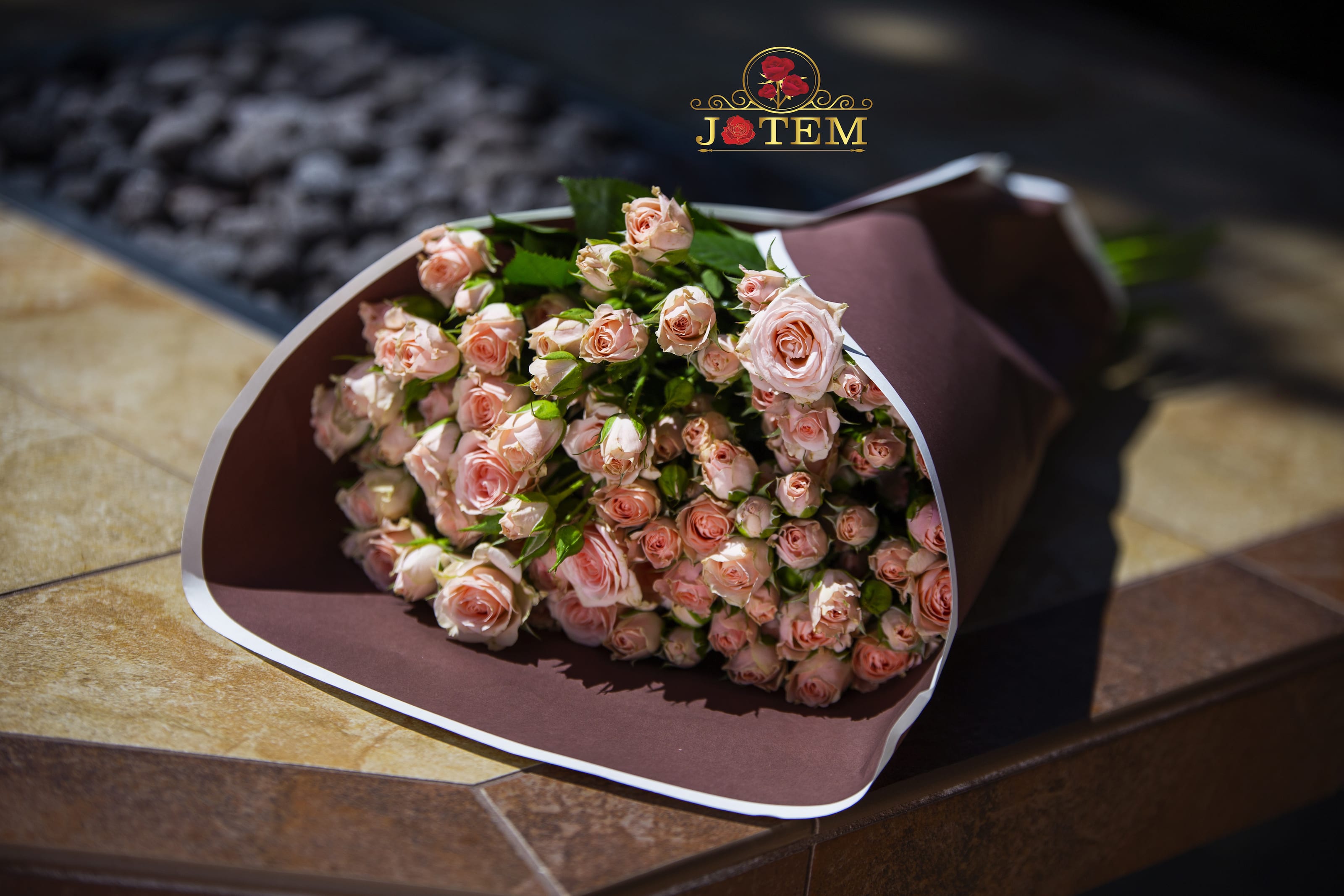 Soft kiss  - bring the love with this little spray rose 