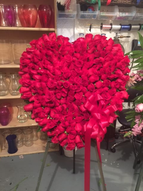 SWEETHEART - ALL RED ROSES HEART.  SITS ON A 5 FOOT EASEL
