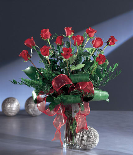 ON SALE DOZEN ROSES OF LOVE IN A VASE-  WAS $59 - DOZ. LONG STEMS ROSES OF LOVE. A TRUE EXPRESSION OF LOVE.