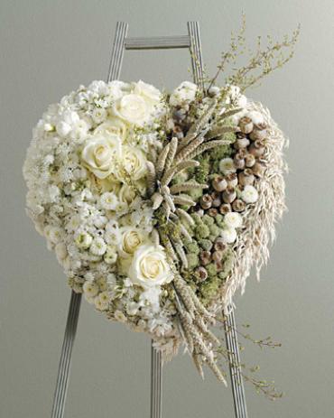 Heart of White Flowers &amp; Dried Materials - Heart of White Flowers &amp; Dried Materials