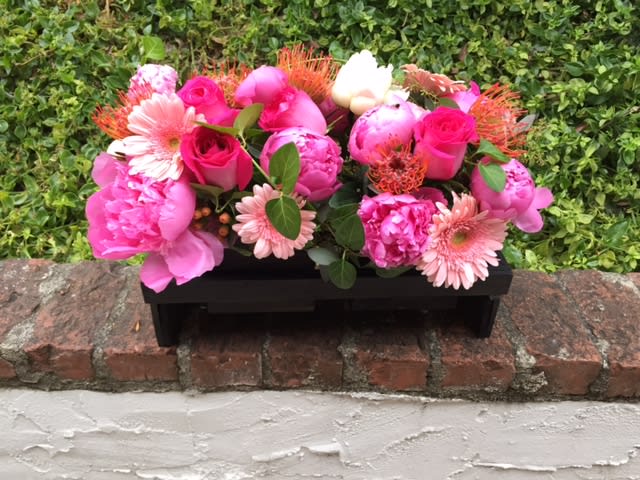 bloom of pink flower  - This arragement can we make in any color that u would like.