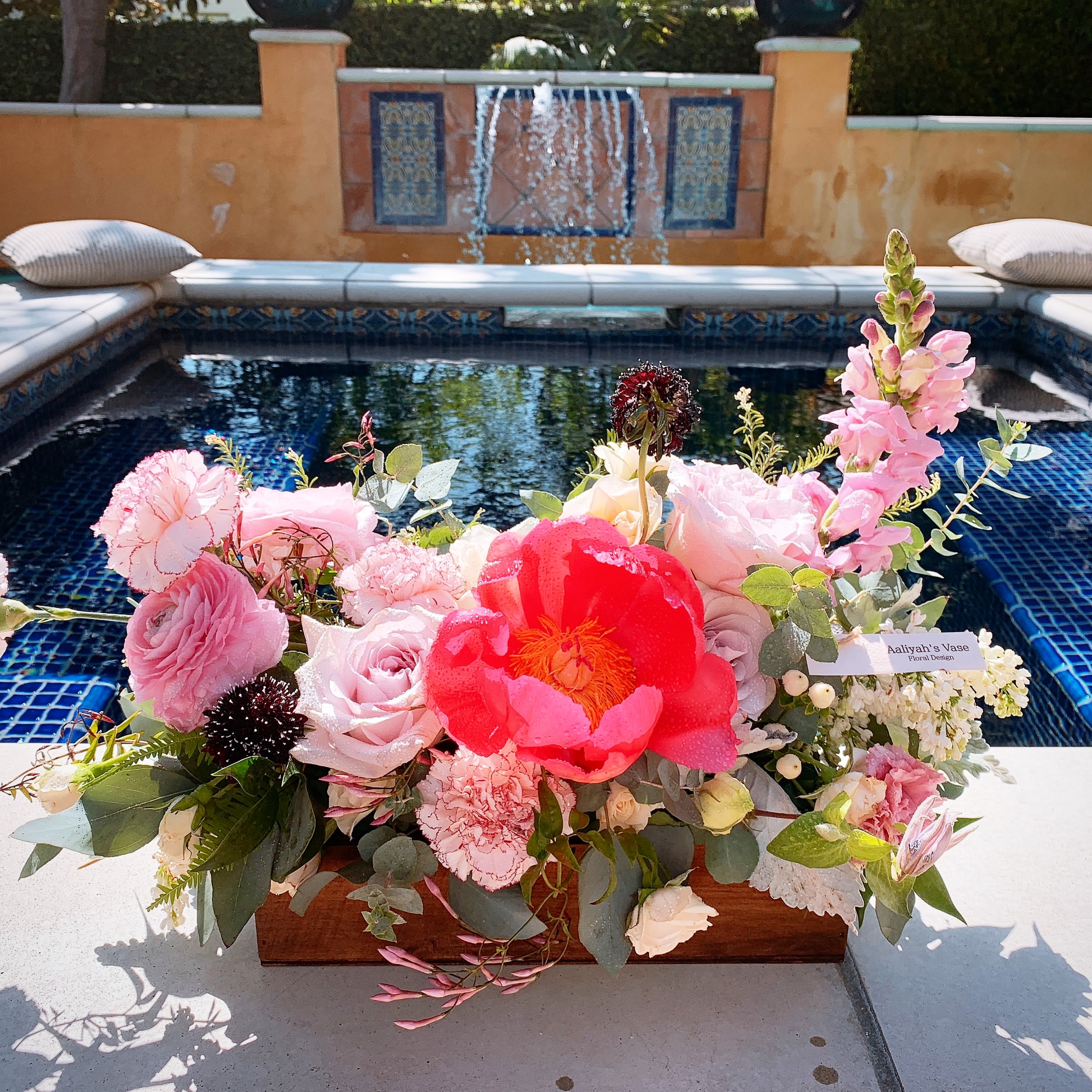 Peony, Roses, Carnations, Ranunculus, Snapdragon Peony, Roses, Carnations, Ranunculus, Snapdragon - The Queen of Spring
