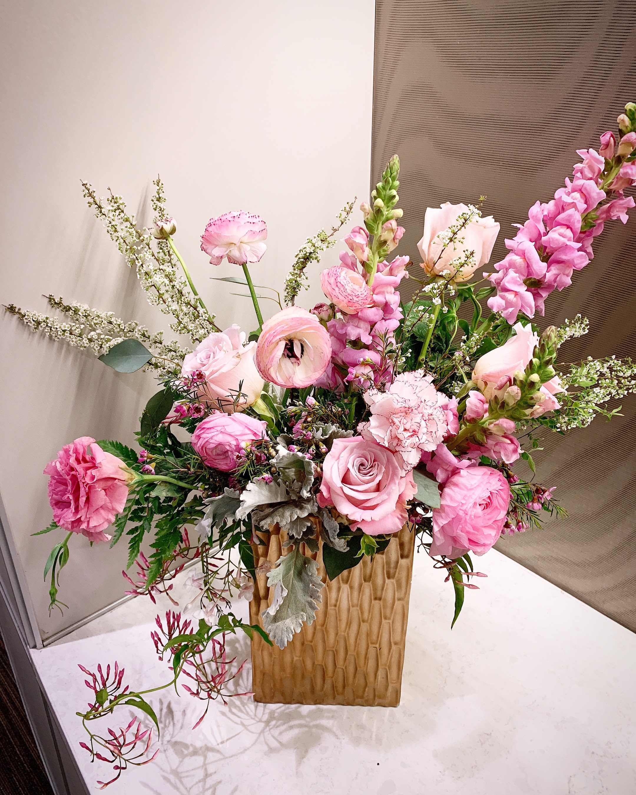Roses, Ranunculus, Jasmine, Lisianthus, Snapgragons, Roses, Ranunculus, Jasmine, Lisianthus, Snapgragons, - Pink Bloom