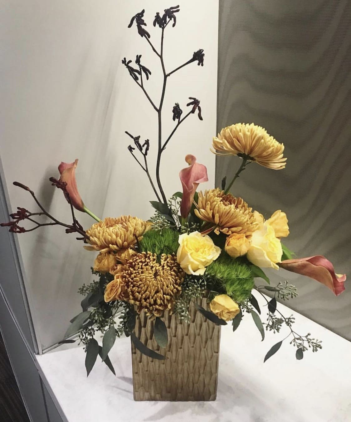 Mums, Calla Lilies, Roses, Kangaroo plants Mums, Calla Lilies, Roses, Kangaroo plants - Yellow & Gold Oriental
