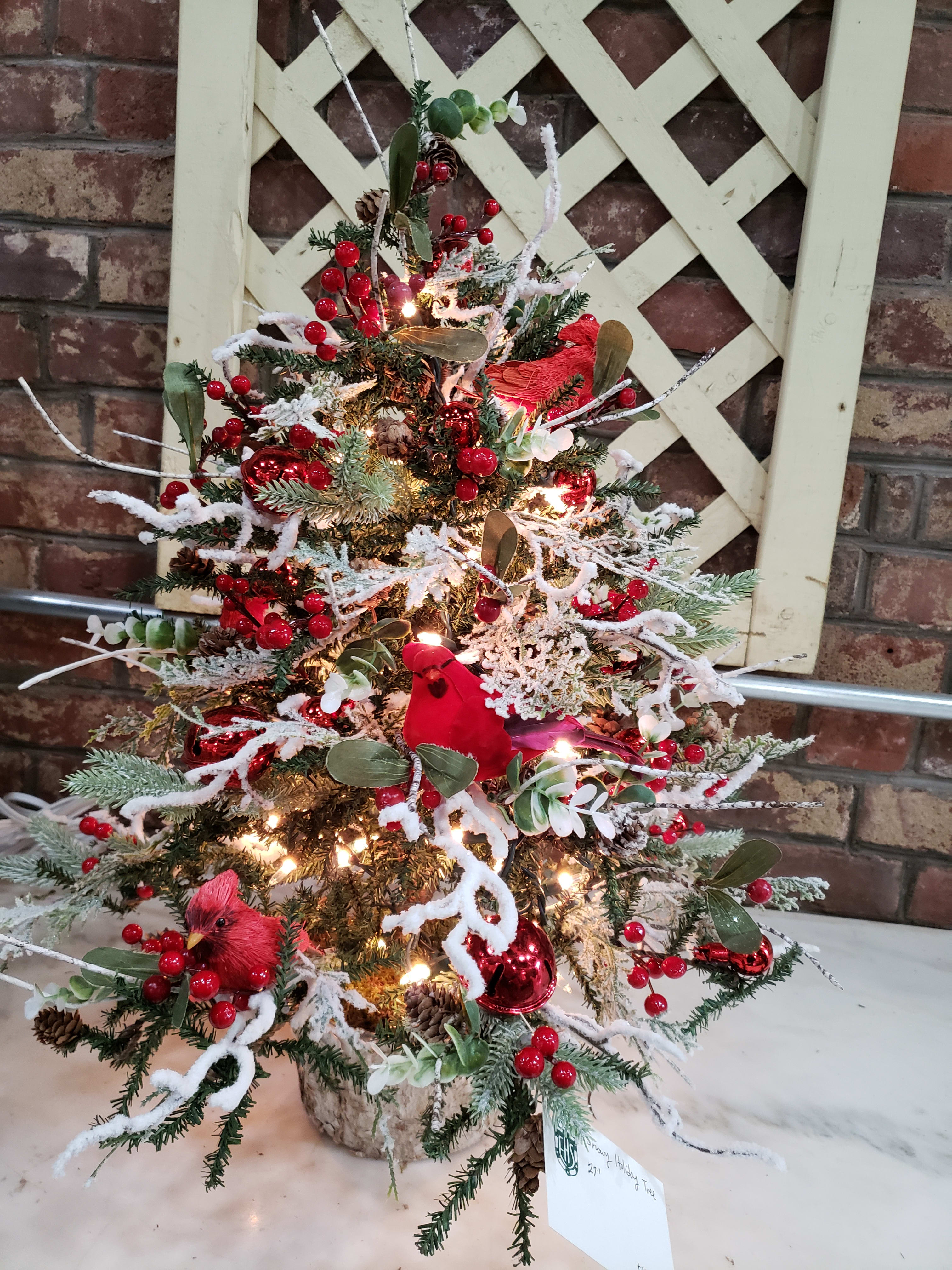 Snowy Holiday Tree in Lexington, KY | E Stephen Hein Florist