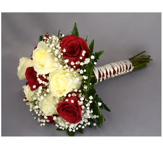 Wedding Medium red/white by I Roses Florist