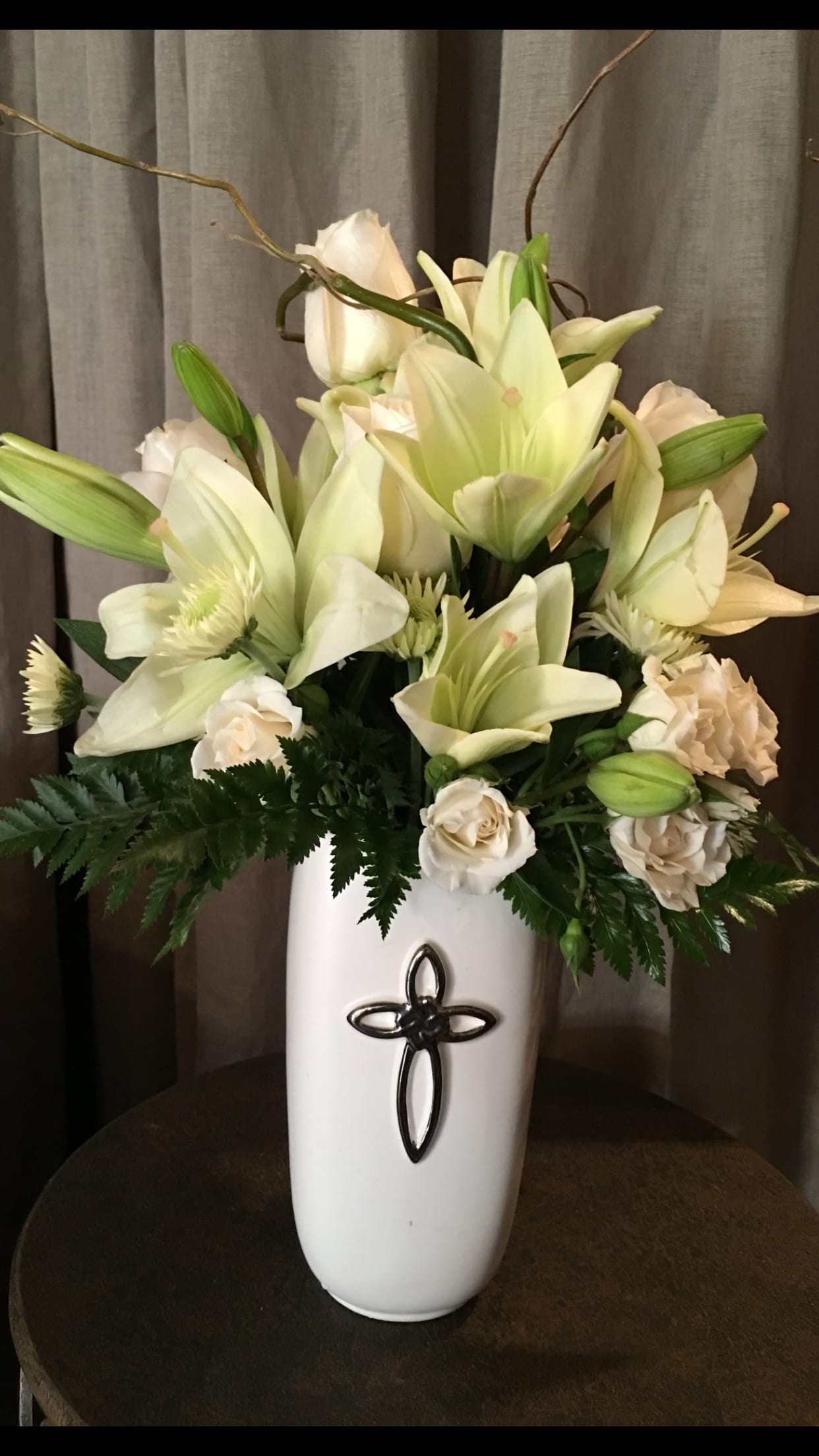 Sliver Cross Bqt In Wichita Ks Laurie Anne S House Of Flowers