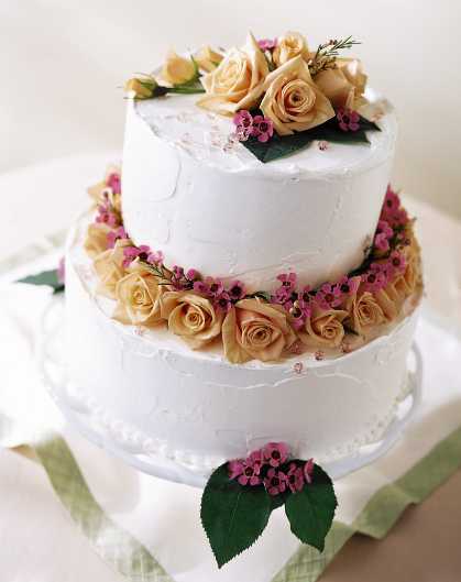 Ring of Rosie™ Cake Decoration - Adorn your Wedding Cake with gorgeous Champagne Roses, delicate pale peach Spray Roses and accents of tiny Waxflowers. Tempting sensation. WE DO NOT DO THE CAKE.