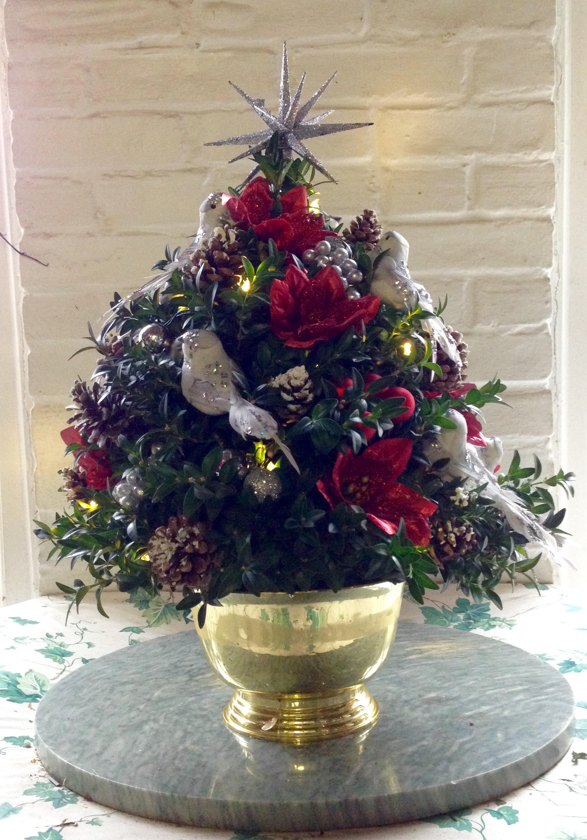 Birds Christmas Tree in Woodmere, NY The Woodmere Florist