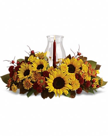 Hurricane glass fall centerice Hurricane glass fall centerice - Sunflowers are the stars of this fabulous fall flower centerpiece! All the classic autumnal colors are here, plus a glowing glass hurricane, making it a heartwarming decoration for your Thanksgiving table, kitchen counter or powder room.