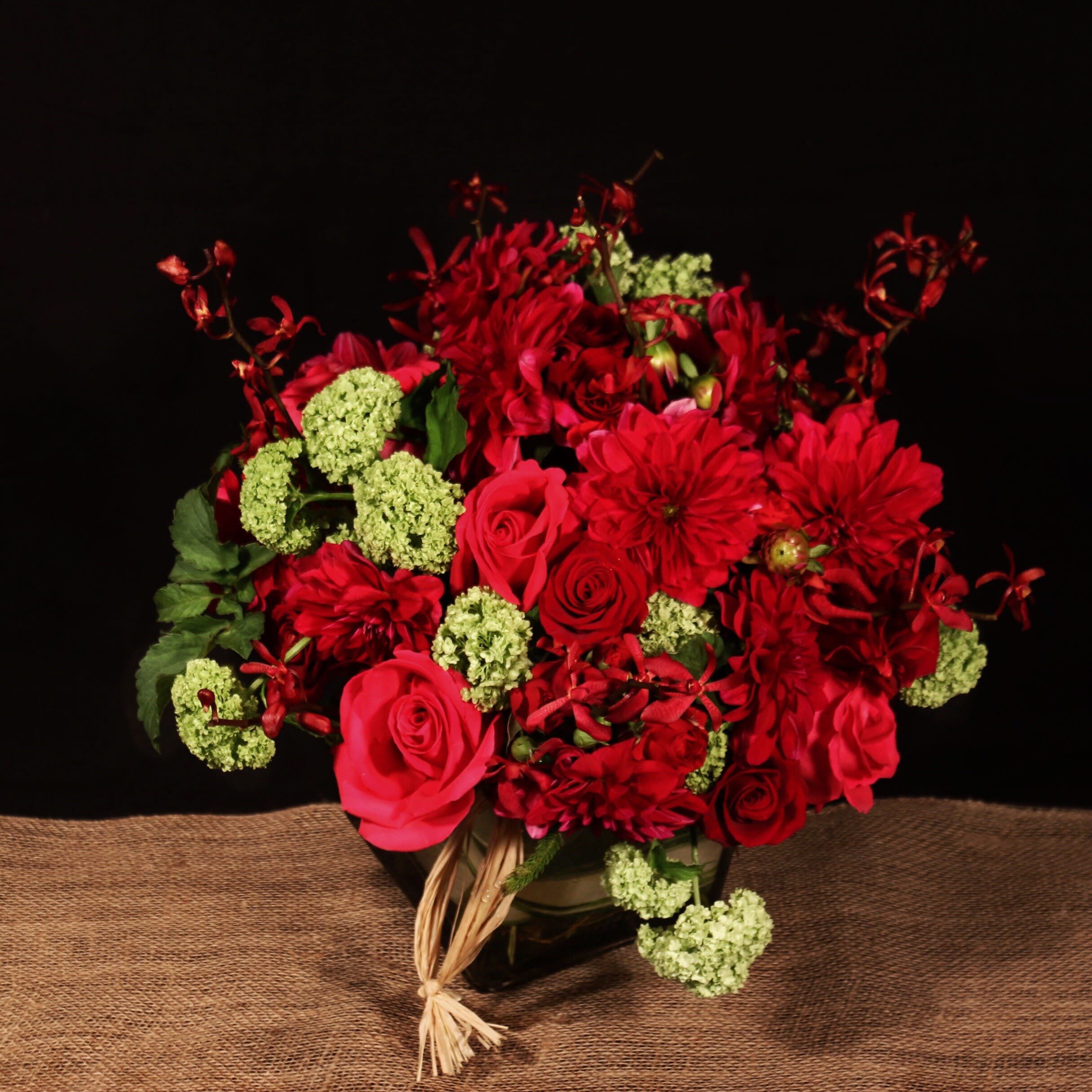VINTAGE GLAMOUR in New York, NY | Flowers by Philip