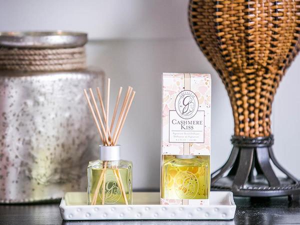 Cashmere Kiss Signature Reed Diffuser in Racine, WI