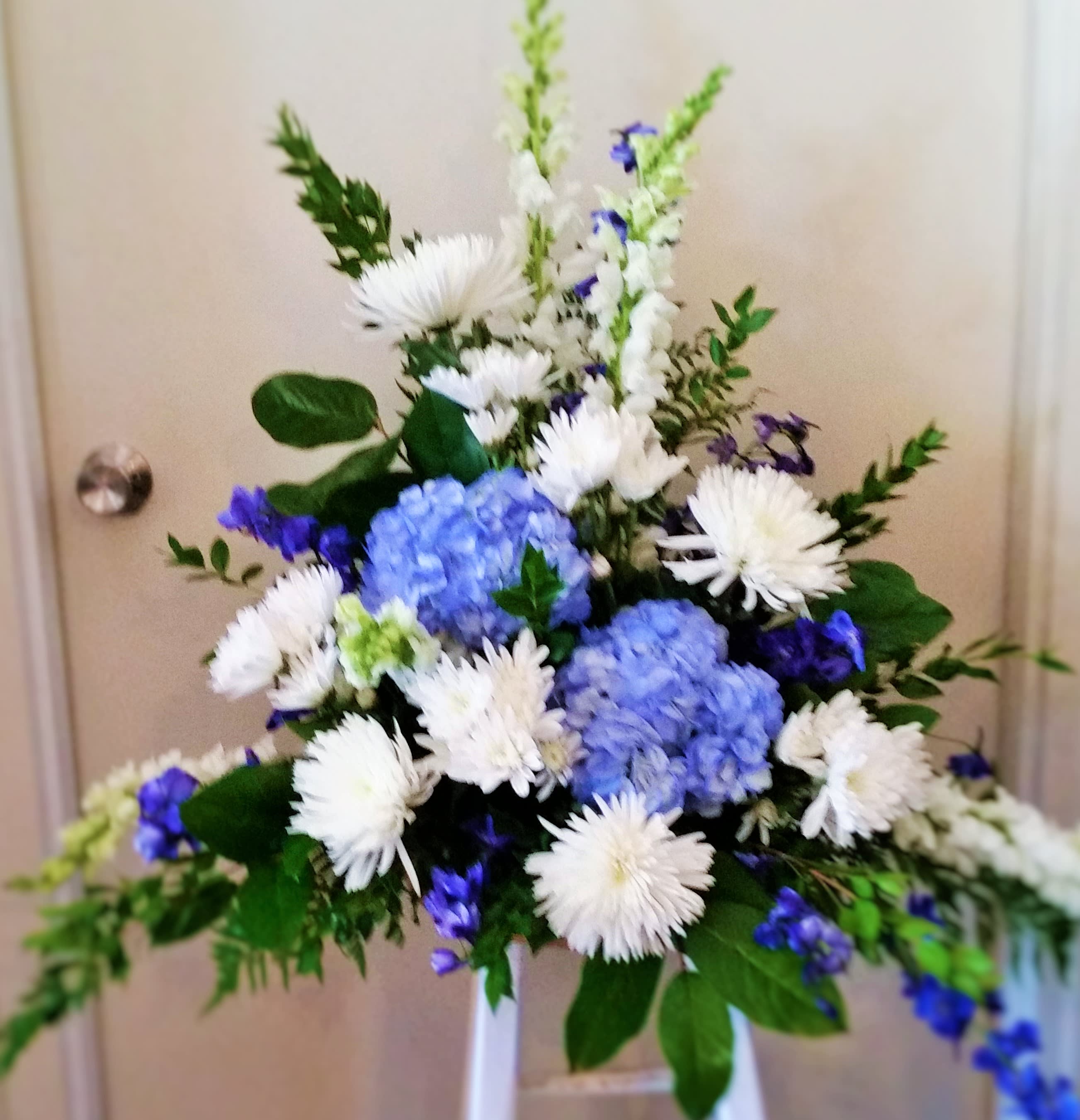 Isabel Ross Willow Tree Flowers & Gifts Keokuk Ia / Florist Flower