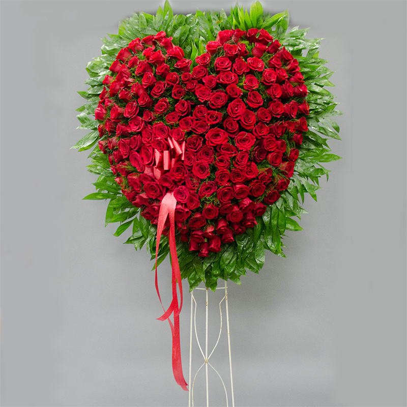 BLEEDING HEART BLEEDING HEART - STANDING HEART OF RED ROSES