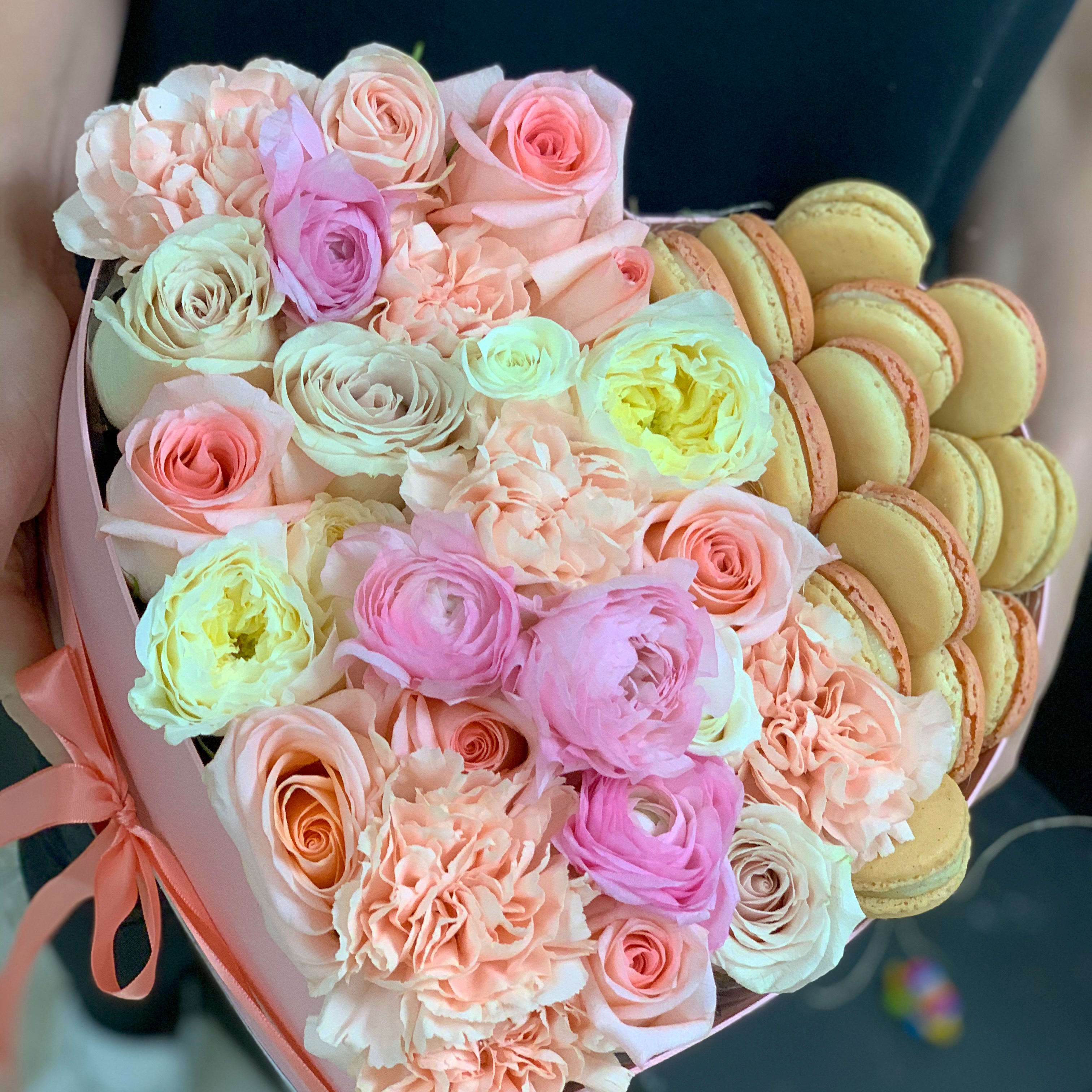 Gift Box With Flowers And Macaroons By Luxury Flowers Miami