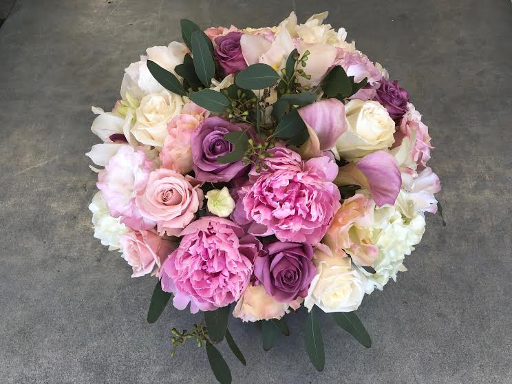 Splendor Splendor - Soft pastel colors in 8" low cylinder with seasonal flowers.