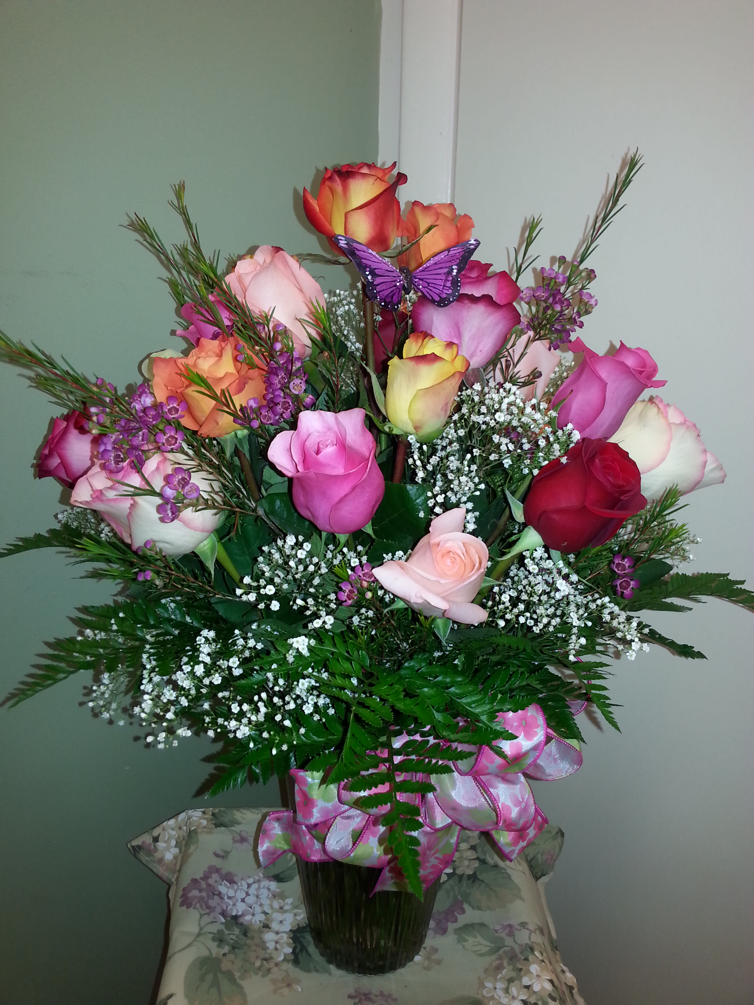 18 Beautiful Rose Blossoms - 18 mix colored long stemmed Roses artfully arranged all around in a clear Vase