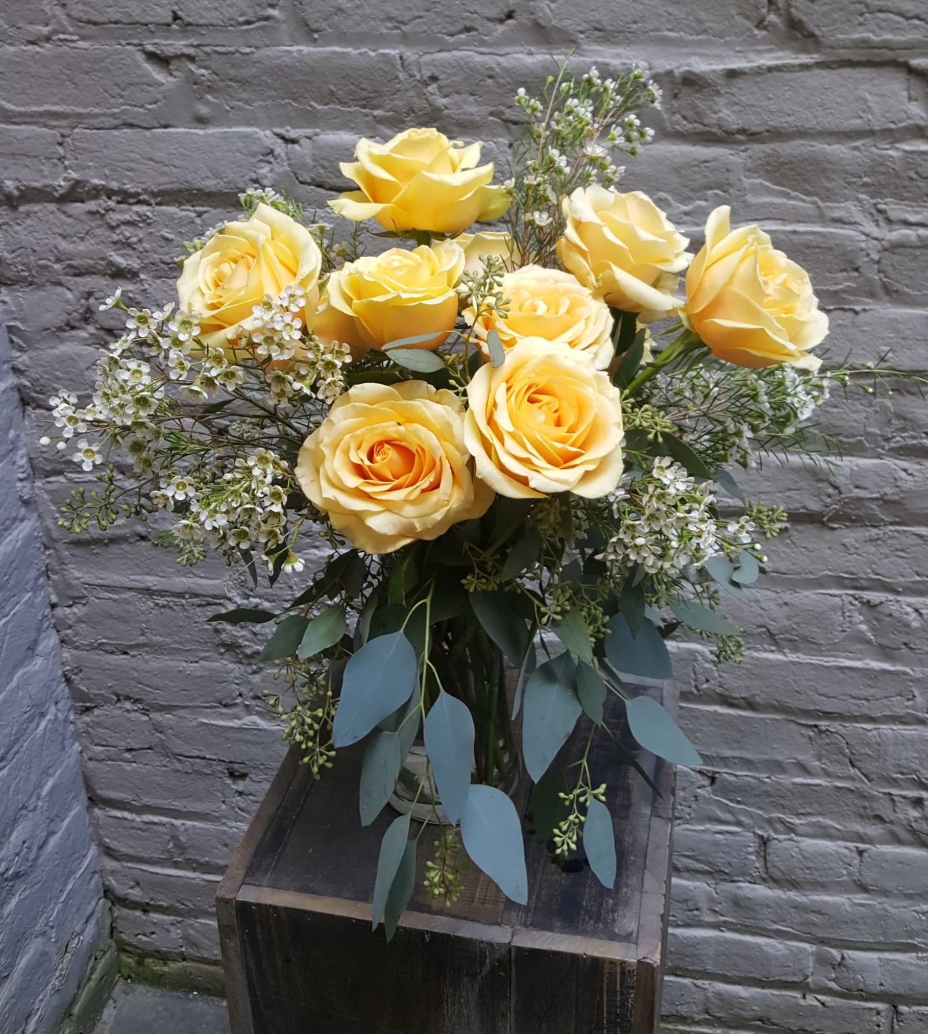 A Dozen Roses in Charlottesville, VA Hedge Fine Blooms