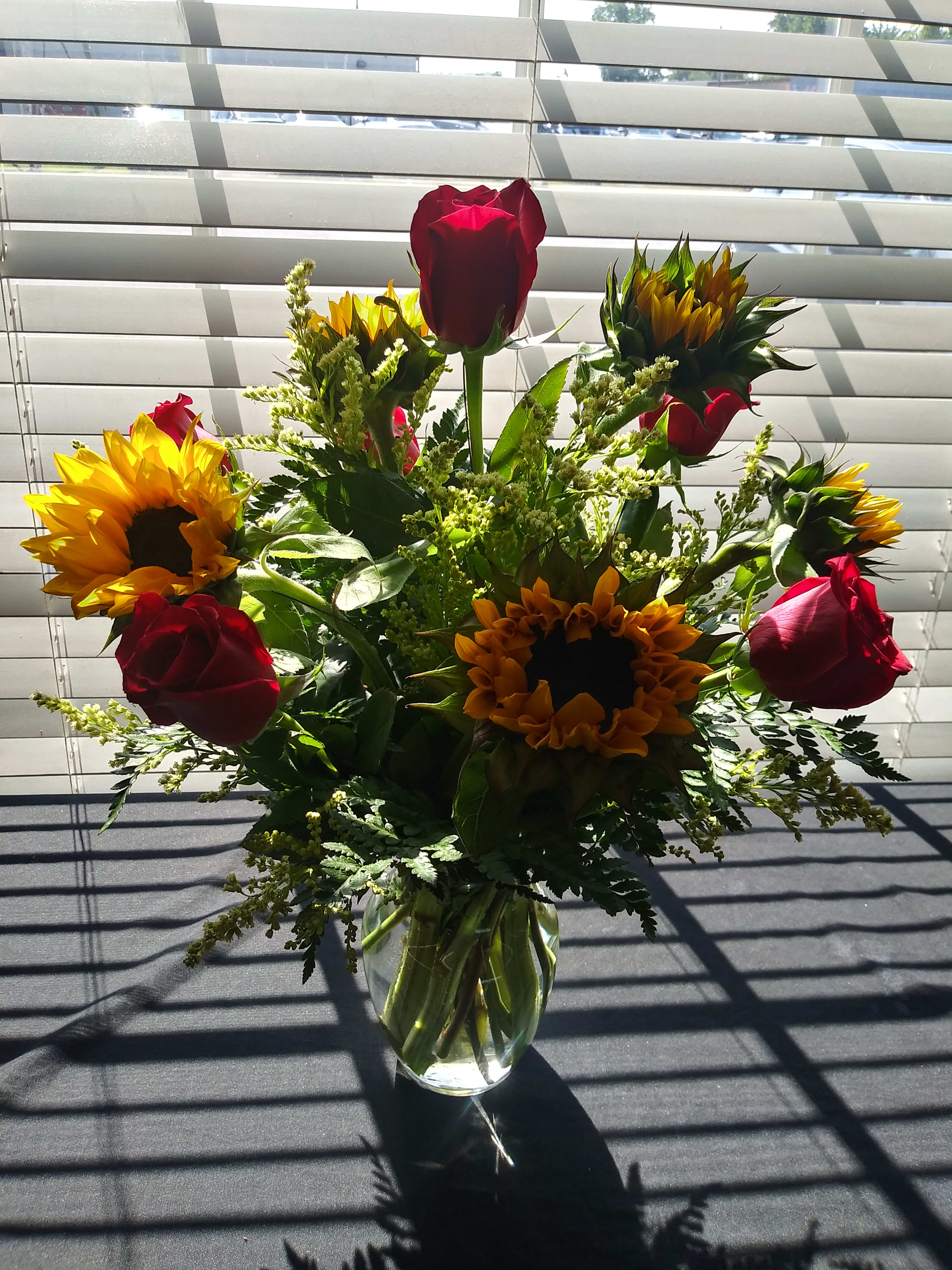Sunflowers Roses In Huntsville Al Country Home Florist