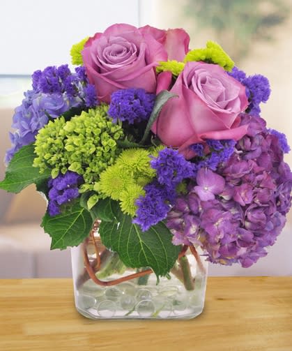 Spring Breezes - Fresh spring flowers, breathing in that first crisp warm breeze after winter has moved out. Beautiful and fragrant flowers in a clear glass vase with clear glass stones resting in the bottom. Soft colors telling you everything old can be new again.