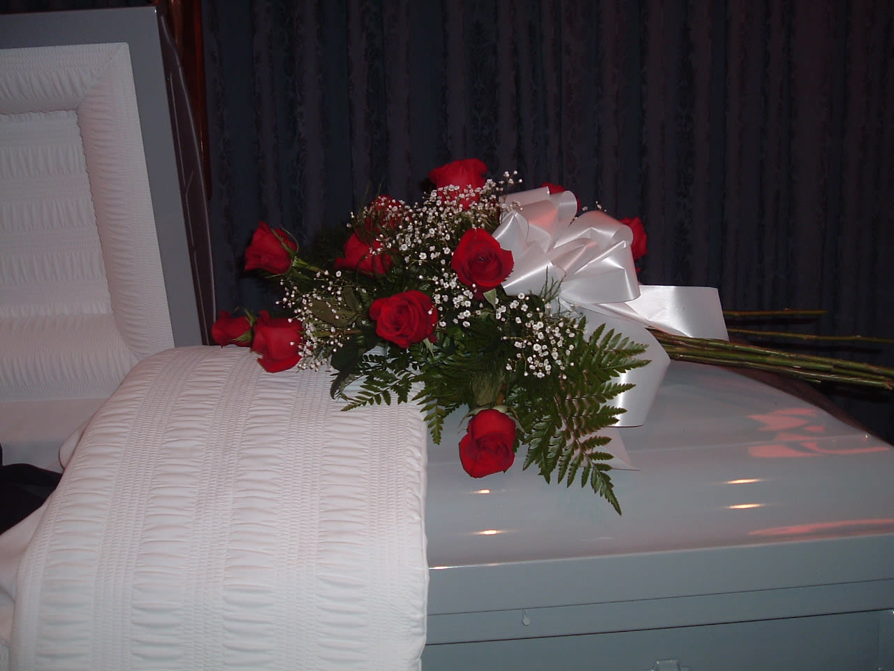 Our Tastefull Elegance Casket Spray Our Tastefull Elegance Casket Spray - Twelve long stem roses, simply displayed like a presentation bouquet, expresses your long lasting love. Available in all colors and in combinations of twelve or more roses.