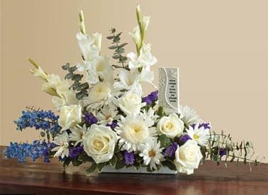 147244_BL - BLUE AND WHITE SYMPATHY PIECE FOR THE HOME OR FOR THE SERVICE, IT COMES WITH A SYMPATHY PLAQUE