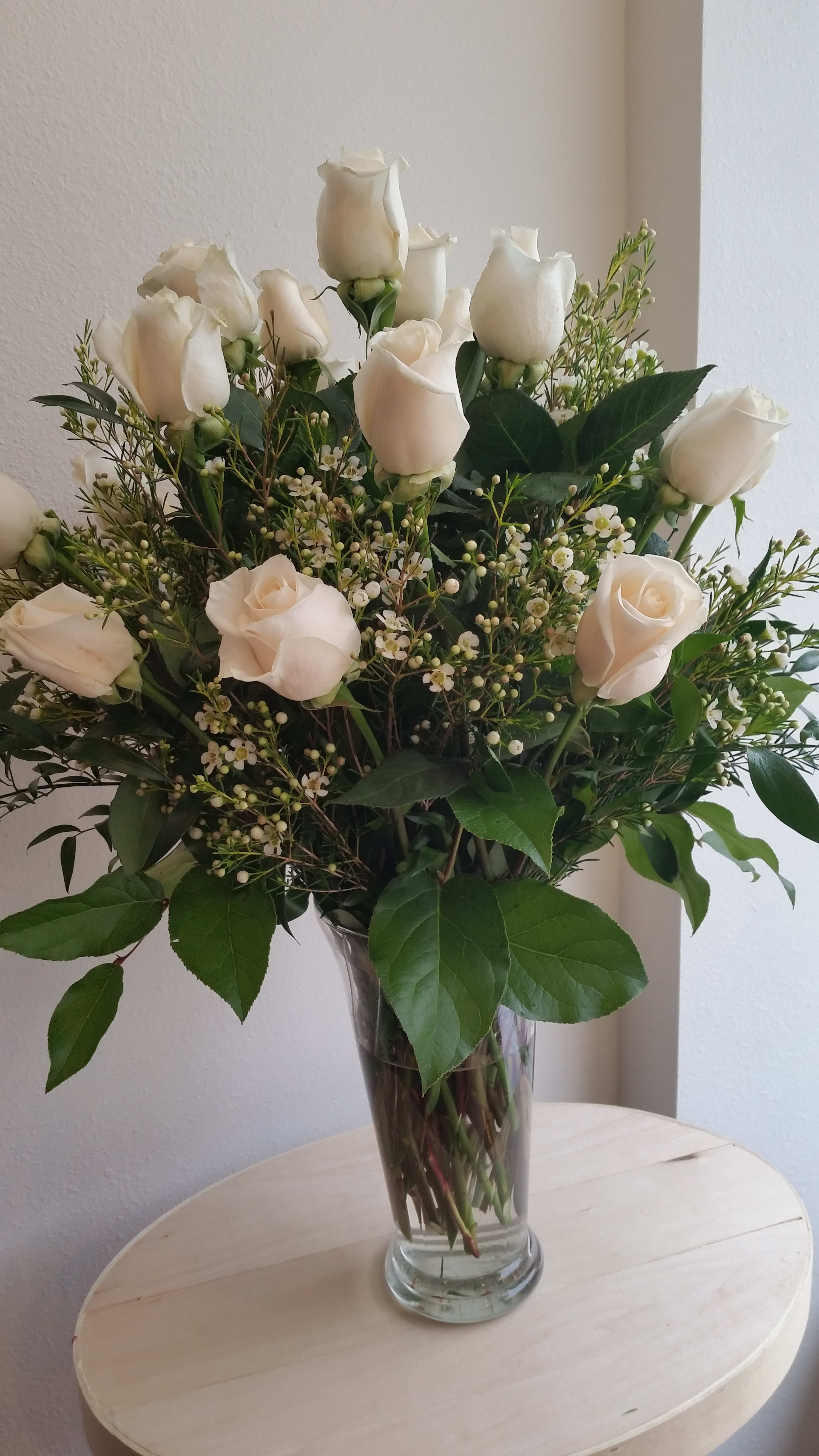Elegant White Roses in Watertown, WI | Elegant Arrangements