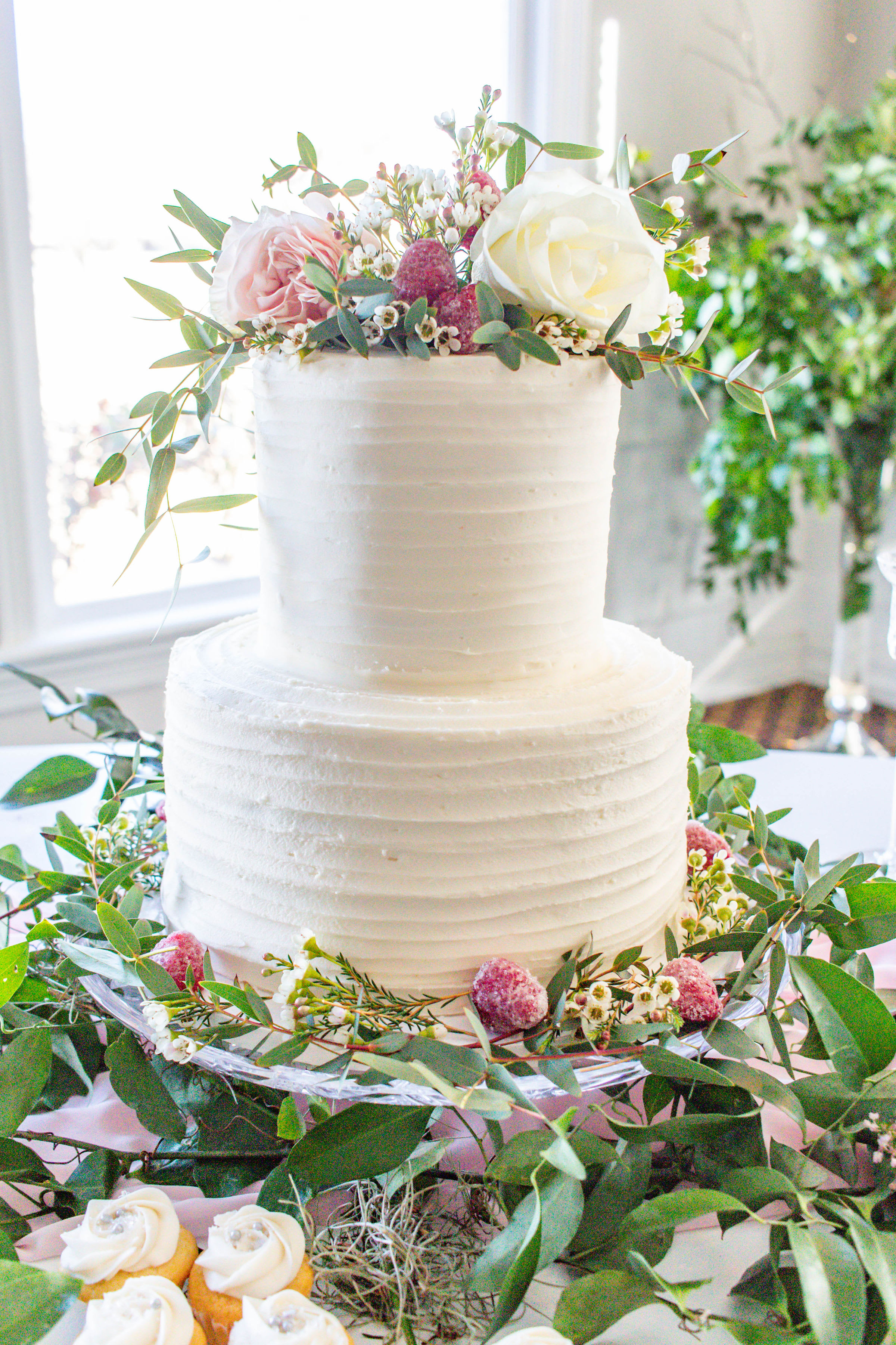 Cake with flowers online on top