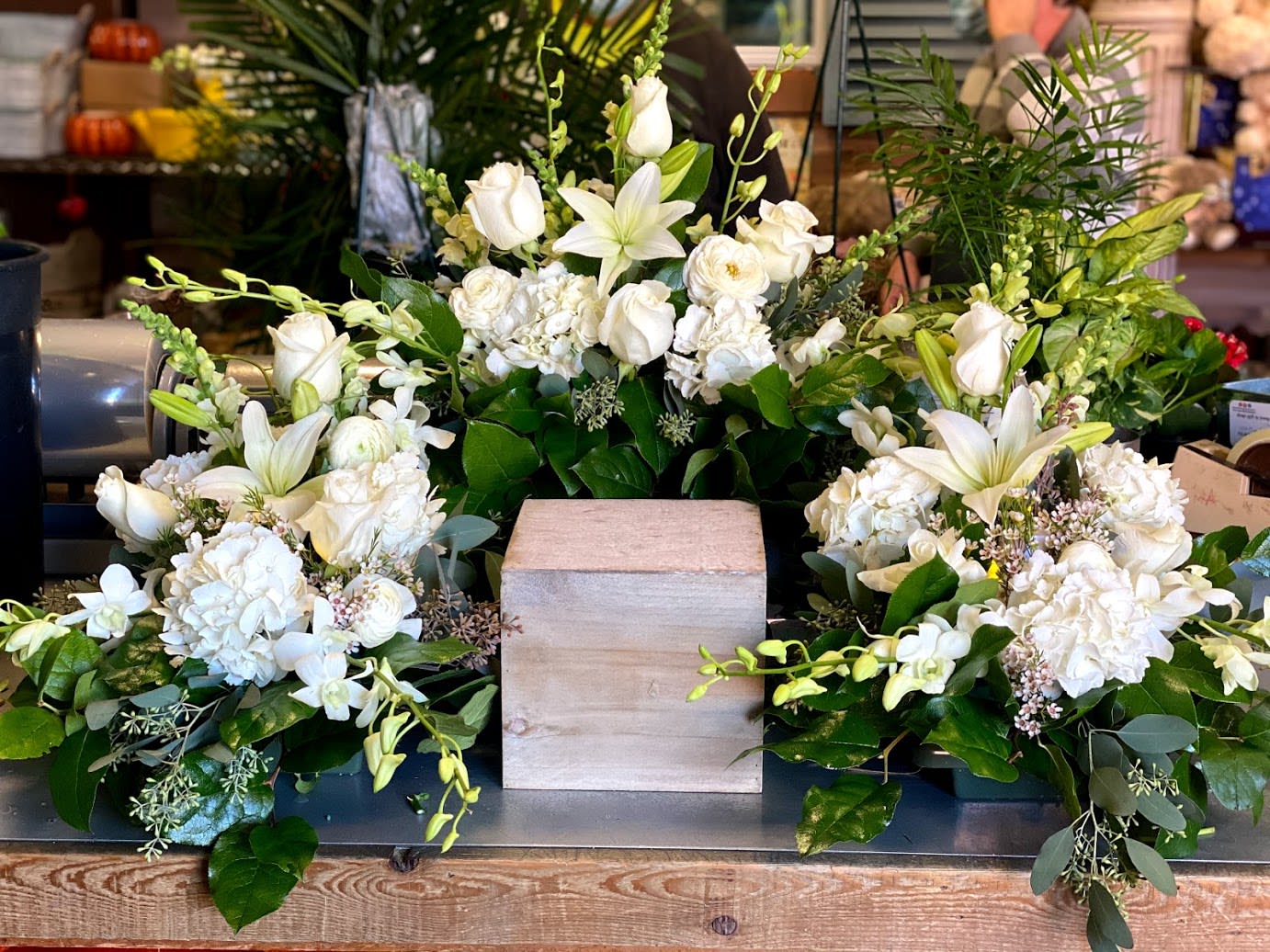 Stunning Whites Cremation - Design Stunning Whites Cremation - Design - This stunning piece is designed in 3 pieces so it can adjust to the size of your loved one's urn or box.