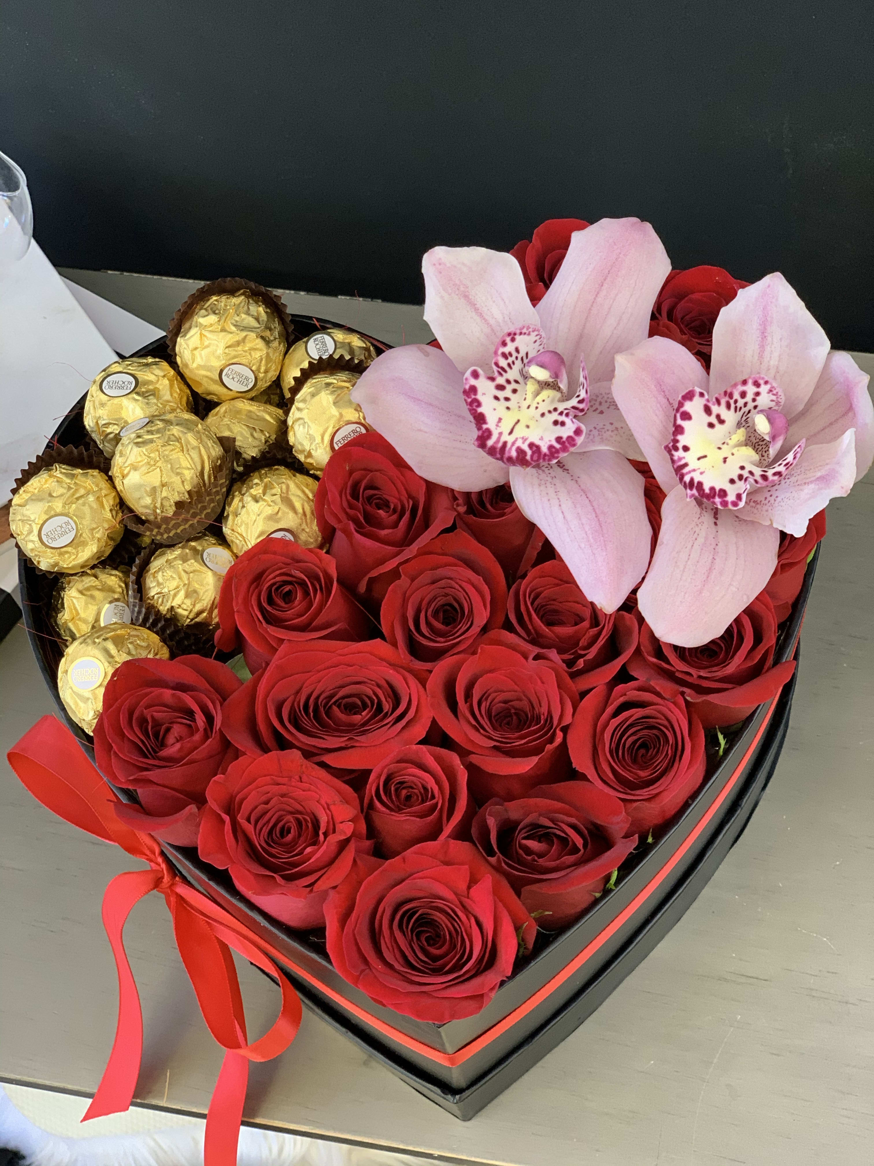 Gift Box With Roses And Ferrero Rocher Chocolates By Luxury Flowers Miami