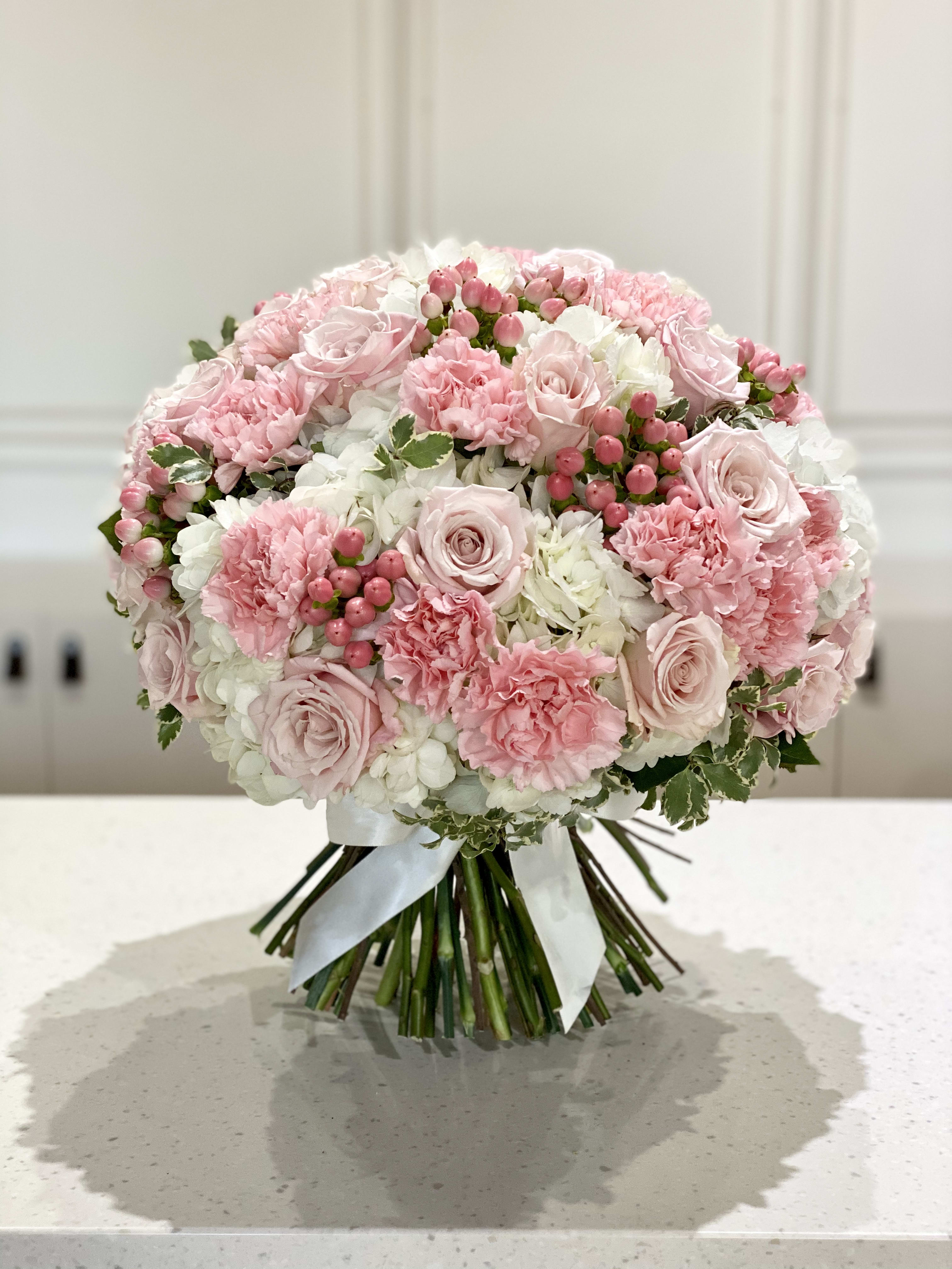 No.17Hydrangeas, Carnations & Roses in Studio City, CA Floral №5
