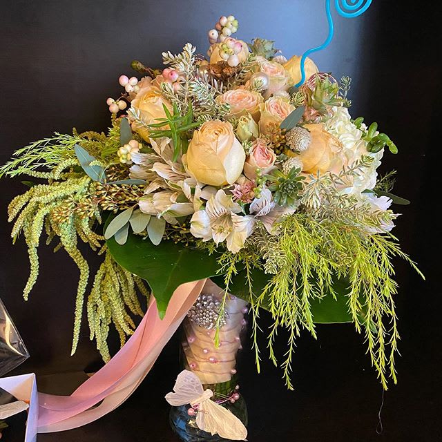 Boutonniere online on sale